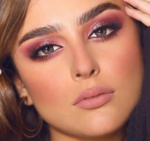 مكياج العيون الأرجواني